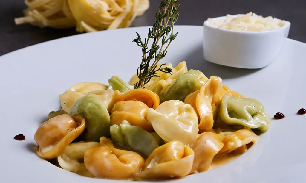 Üç Peynirli Tortellini